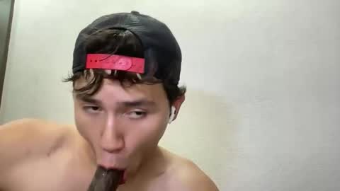 latinbro8234 online show from June 5, 6:52 am