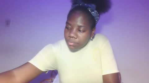 Latinhoney487 online show from April 9, 6:19 am