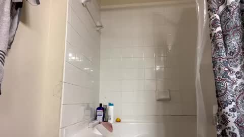 Snapshot of latinlover199518 chatting on December 28, 7:11 pm latinlover199518 online show from December 28, 7:11 pm