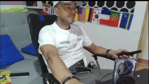 latinmartin254 online show from June 27, 7:42 pm
