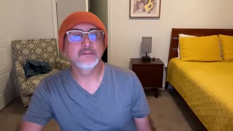 QS - INDEPENDENT MODEL online show from October 31, 5:41 am