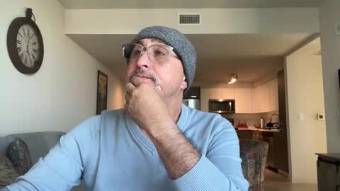 QS - INDEPENDENT MODEL online show from March 11, 9:59 pm