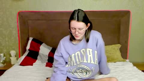 latoriacosner online show from January 14, 8:44 am