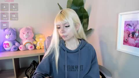 laukyubey1 online show from January 9, 8:47 pm