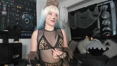 Laura Switch Girl online show from November 2, 5:07 am