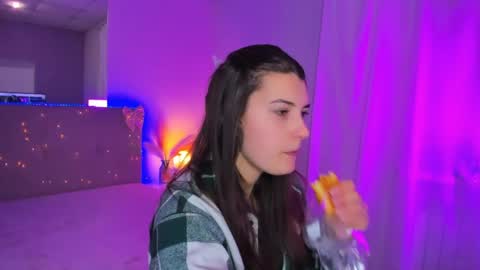 Laura online show from April 8, 5:10 am