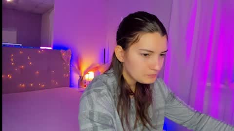 Laura online show from April 4, 4:52 am