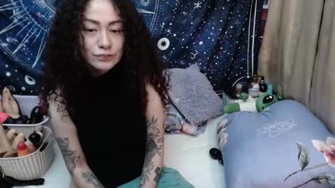 Snapshot of laura_anal_ chatting on December 12, 10:42 pm Wen online show from December 12, 10:42 pm