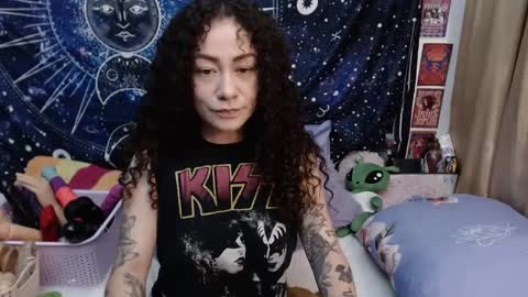 Snapshot of laura_anal_ chatting on December 6, 8:23 pm Wen online show from December 6, 8:23 pm