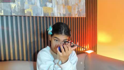 Laura online show from October 23, 1:01 pm