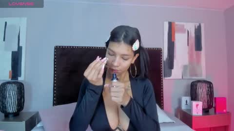 Laura online show from February 25, 1:10 pm