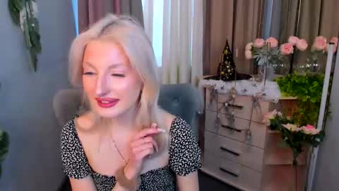 Snapshot of laura_blush chatting on October 21, 1:16 pm Laura online show from October 21, 1:16 pm