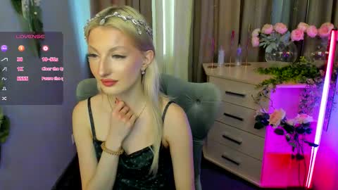 Snapshot of laura_blush chatting on October 5, 1:30 pm Laura online show from October 5, 1:30 pm