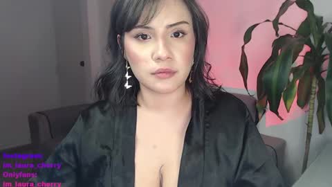 Snapshot of laura_cherrypie chatting on January 23, 4:19 am Laura- new schedule 800 pm until 1200 pm Colombia online show from January 23, 4:19 am