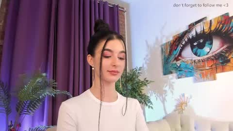 Laura online show from June 3, 9:09 pm