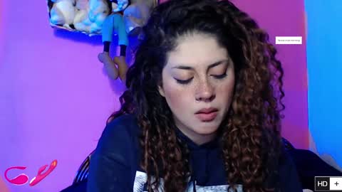 Snapshot of laura_fountain_ chatting on September 10, 12:22 am weedcam Curly Laura OF online show from September 10, 12:22 am