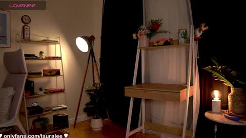 Laura Lee. online show from October 11, 10:46 pm