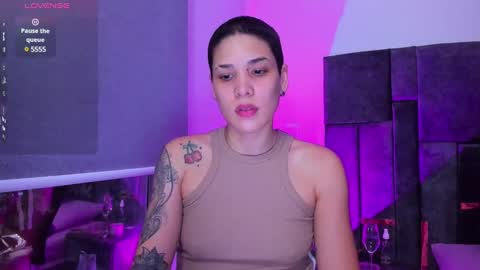 Snapshot of laura_r23 chatting on February 4, 12:08 am Laura Rose online show from February 4, 12:08 am