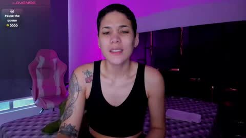 Snapshot of laura_r23 chatting on March 5, 12:00 pm Laura Rose online show from March 5, 12:00 pm