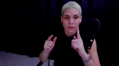 Snapshot of laura_r23 chatting on September 17, 12:25 am Laura Rose online show from September 17, 12:25 am