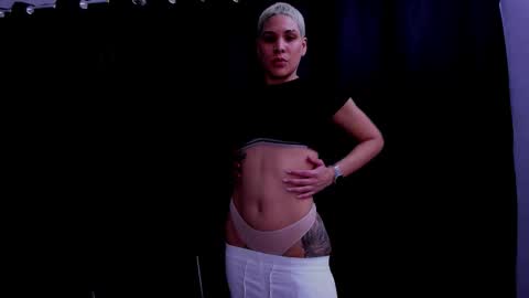 Snapshot of laura_r23 chatting on September 15, 8:32 pm Laura Rose online show from September 15, 8:32 pm