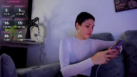 Snapshot of laura_r23 chatting on March 10, 2:39 am Laura Rose online show from March 10, 2:39 am