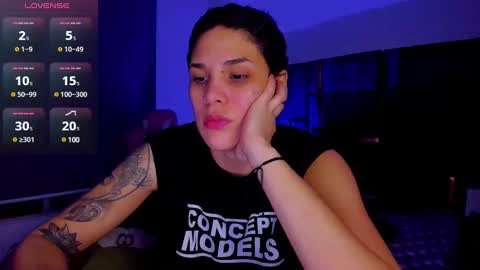 Snapshot of laura_r23 chatting on March 10, 11:49 pm Laura Rose online show from March 10, 11:49 pm