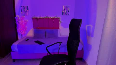 Snapshot of laura_r23 chatting on October 12, 4:32 pm Laura Rose online show from October 12, 4:32 pm