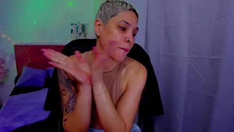 Snapshot of laura_r23 chatting on October 2, 12:31 am Laura Rose online show from October 2, 12:31 am