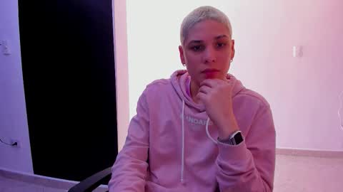 Snapshot of laura_r23 chatting on September 10, 3:02 pm Laura Rose online show from September 10, 3:02 pm