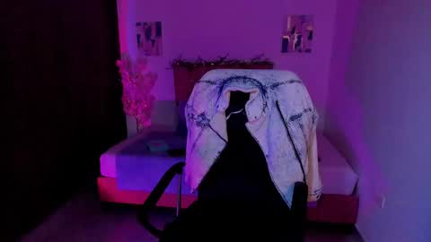 Snapshot of laura_r23 chatting on October 10, 2:12 pm Laura Rose online show from October 10, 2:12 pm