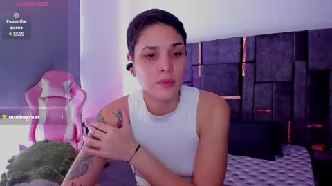 Snapshot of laura_r23 chatting on March 1, 6:43 pm Laura Rose online show from March 1, 6:43 pm