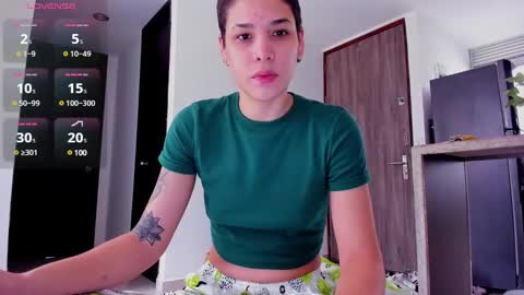 Snapshot of laura_r23 chatting on February 16, 7:27 pm Laura Rose online show from February 16, 7:27 pm