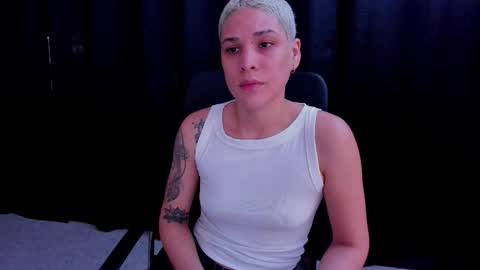 Snapshot of laura_r23 chatting on September 13, 6:32 pm Laura Rose online show from September 13, 6:32 pm