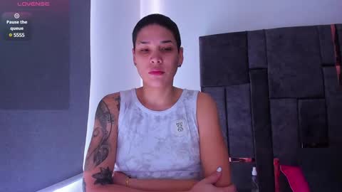Snapshot of laura_r23 chatting on February 2, 1:41 pm Laura Rose online show from February 2, 1:41 pm