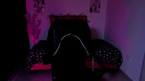 Snapshot of laura_r23 chatting on October 8, 12:55 pm Laura Rose online show from October 8, 12:55 pm