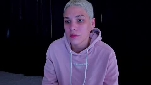 Snapshot of laura_r23 chatting on September 12, 6:21 pm Laura Rose online show from September 12, 6:21 pm