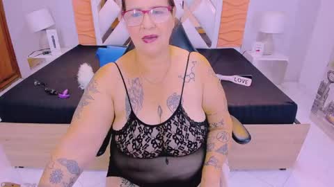 Laura online show from May 19, 11:39 am