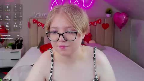 Laura online show from February 17, 1:59 am