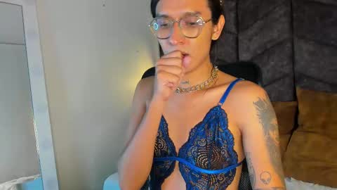 Snapshot of lauraagomezz__ chatting on February 7, 1:47 am lauraagomezz__ online show from February 7, 1:47 am