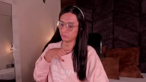 Snapshot of lauraagomezz__ chatting on February 25, 12:03 am lauraagomezz__ online show from February 25, 12:03 am