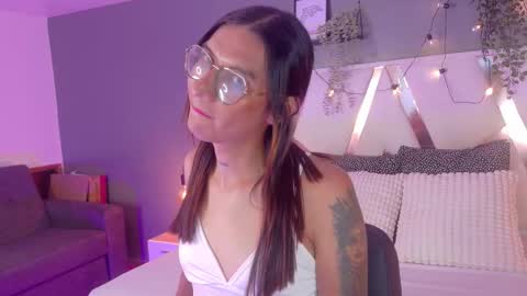 Snapshot of lauraagomezz__ chatting on October 4, 8:39 pm lauraagomezz__ online show from October 4, 8:39 pm