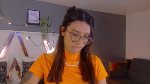 Snapshot of lauraagomezz__ chatting on October 14, 1:52 am lauraagomezz__ online show from October 14, 1:52 am
