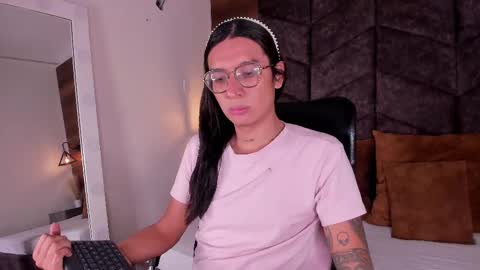 Snapshot of lauraagomezz__ chatting on February 9, 12:19 pm lauraagomezz__ online show from February 9, 12:19 pm