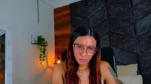 Snapshot of lauraagomezz__ chatting on October 18, 9:30 pm lauraagomezz__ online show from October 18, 9:30 pm