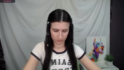 Snapshot of lauradre_ chatting on March 9, 9:35 am Laura online show from March 9, 9:35 am