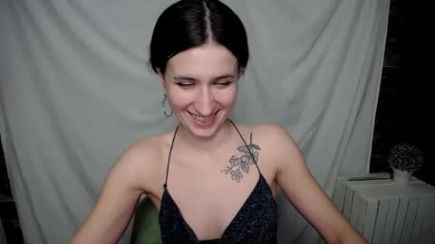 Snapshot of lauradre_ chatting on February 15, 2:55 pm Laura online show from February 15, 2:55 pm