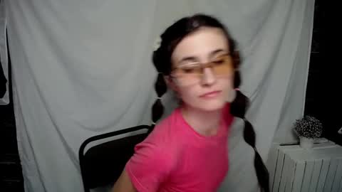 Snapshot of lauradre_ chatting on February 2, 11:07 am Laura online show from February 2, 11:07 am