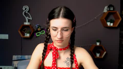 Snapshot of lauradre_ chatting on March 11, 3:23 pm Laura online show from March 11, 3:23 pm