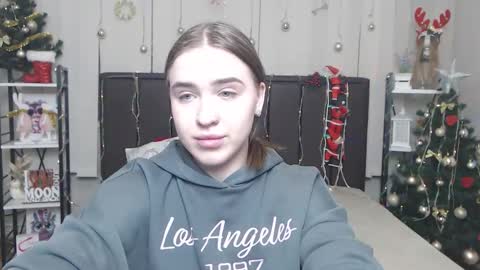LauraHlot online show from December 19, 6:58 pm